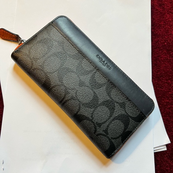 NWOT Beautiful coach women/ men's wallet. Gray/Blk/ Orange - Picture 2 of 5